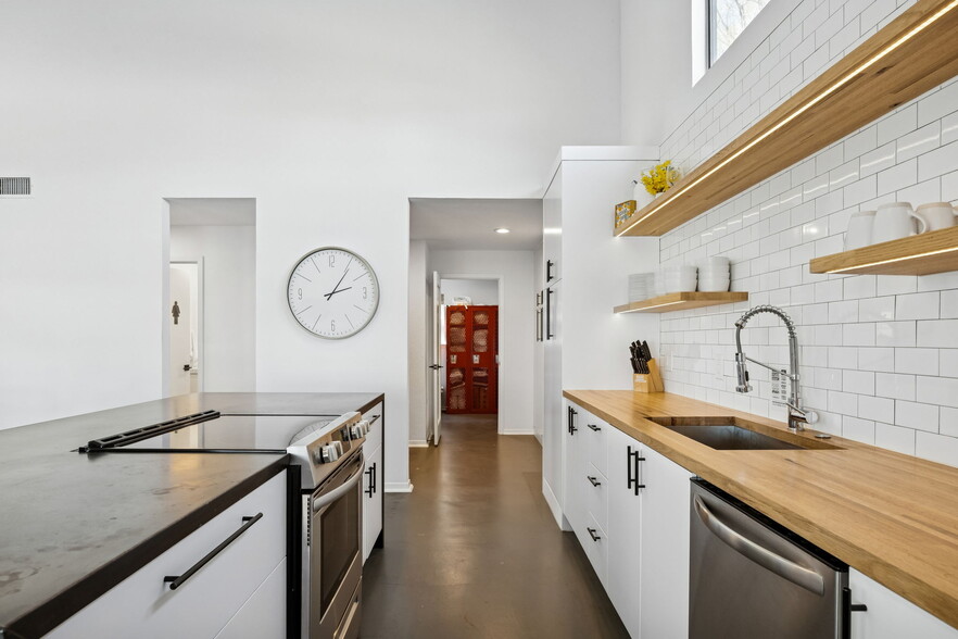 More Photos Of 10130 Billy Mitchell, McKinney Specialty For Sale