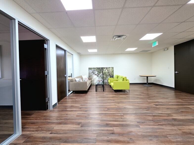 More Photos Of 2100 Valley View Ln, Farmers Branch Office For Lease