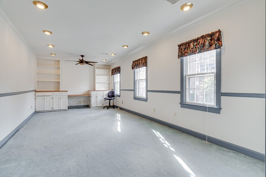 More Photos Of 217 N Washington St, Alexandria Office Residential For Sale