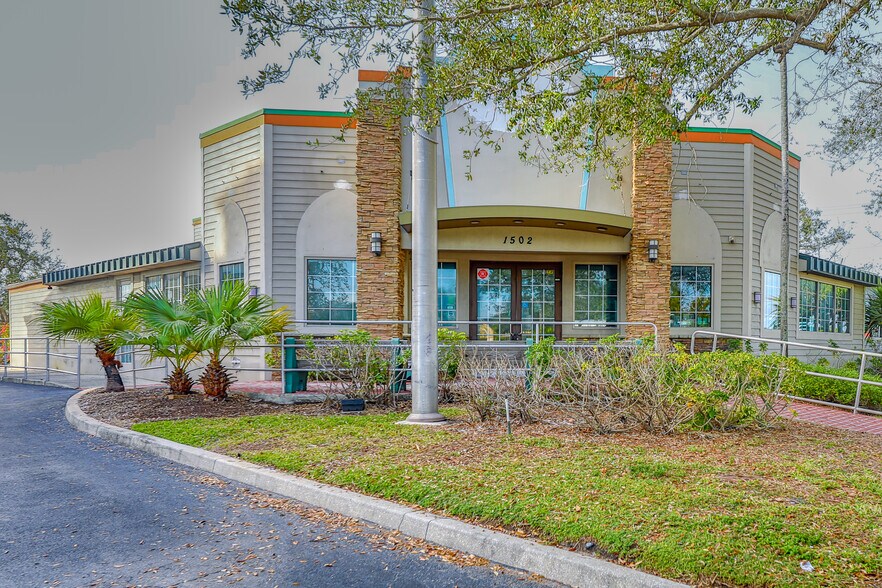 More Photos Of 1502 Cape Coral Pky E, Cape Coral Restaurant For Sale
