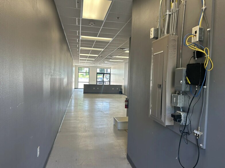 More Photos Of 2312 W 69th St, Sioux Falls General Retail For Lease