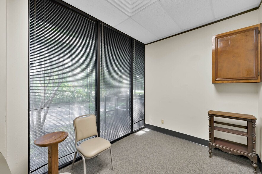 More Photos Of 1380 Stonehollow Dr, Humble Medical For Lease