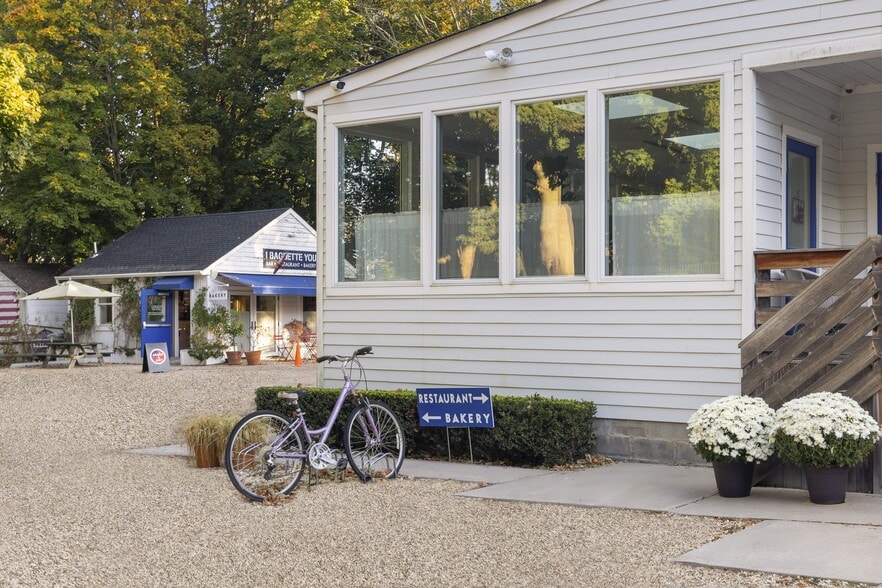 More Photos Of 1970 Montauk Hwy, Bridgehampton Restaurant For Sale