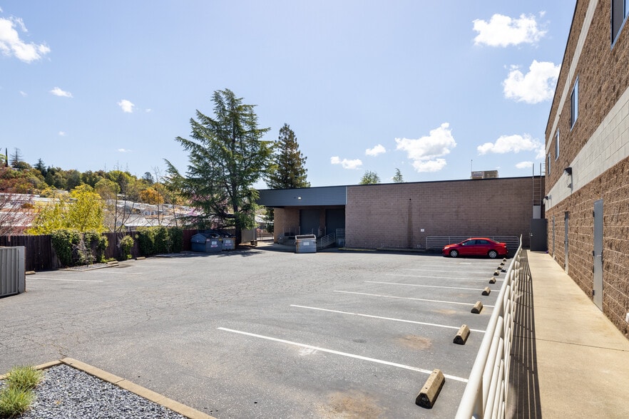 More Photos Of 2560-2576 Grass Valley Hwy, Auburn Storefront For Sale