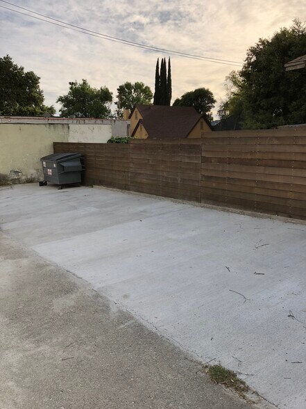 More Photos Of 2351 Lincoln Ave, Altadena Storefront For Lease