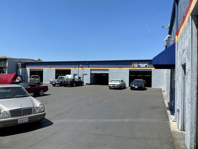 More Photos Of 74725 Joni Dr, Palm Desert Auto Repair For Sale
