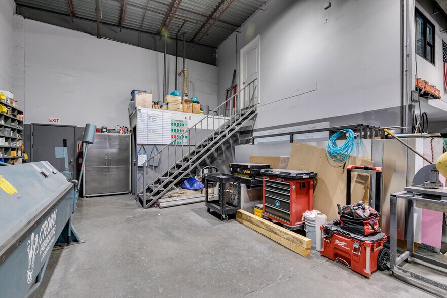 More Photos Of 3850 Pioneer Ave, Las Vegas Showroom For Sale