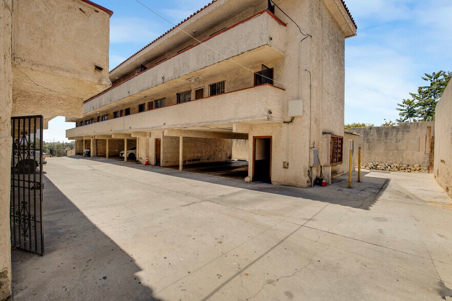 More Photos Of 3405 N Figueroa St, Los Angeles Apartments For Sale