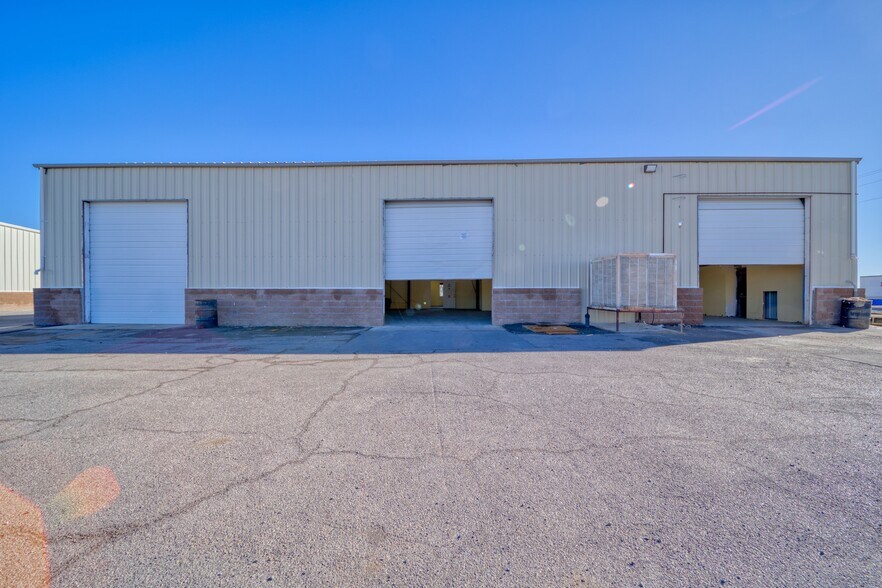 More Photos Of 800 Margaret St, Pahrump Manufacturing For Lease