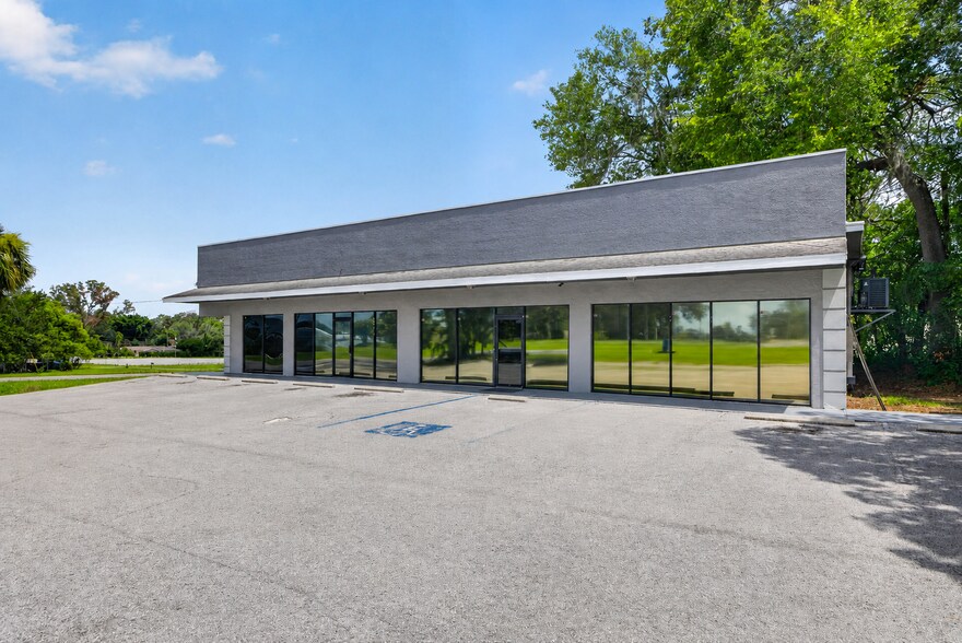 Primary Photo Of 6305 Gall Blvd, Zephyrhills General Retail For Lease