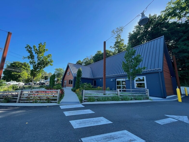 More Photos Of 600 E Putnam Ave, Cos Cob Freestanding For Lease