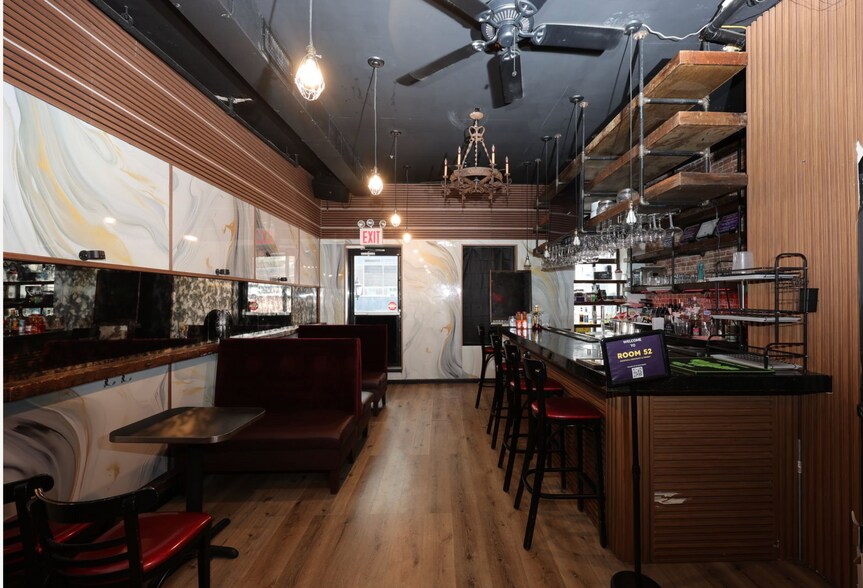 More Photos Of 212 E 52nd St, New York Storefront Retail Office For Lease