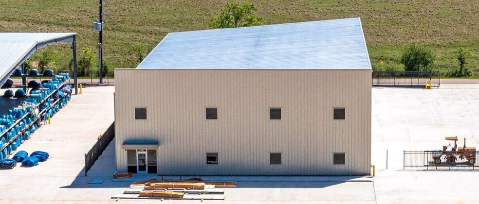 Primary Photo Of 41330 Cyrus Rd, Waller Flex For Sale