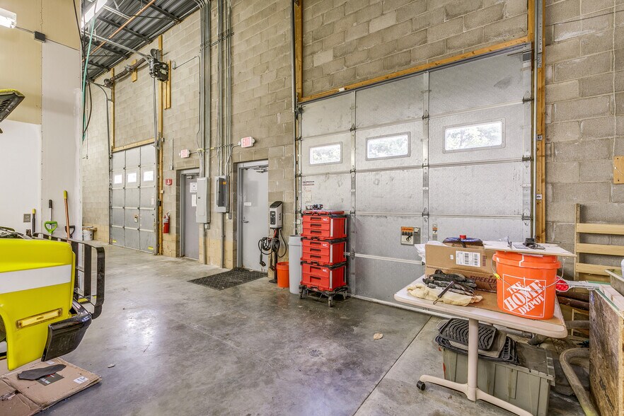 More Photos Of 10220 73rd Ave S, Maple Grove Flex For Lease