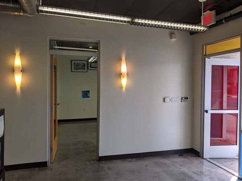More Photos Of 5301 Rosewood Ave, Los Angeles Office For Lease