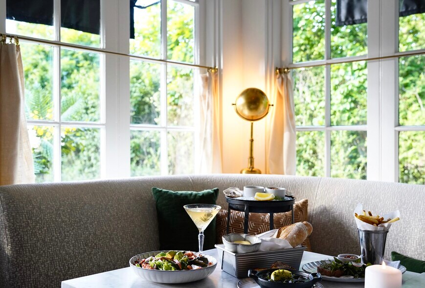 More Photos Of 210 Hampton Rd, Southampton Restaurant For Sale