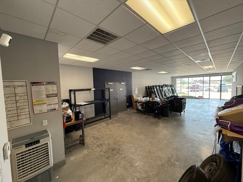 More Photos Of 11330 Manchaca Rd, Austin Freestanding For Lease