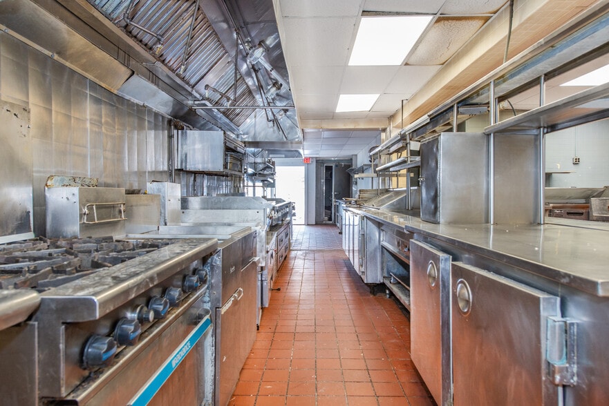 More Photos Of 2020 Greenwood Lake Tpke, Hewitt Restaurant For Lease