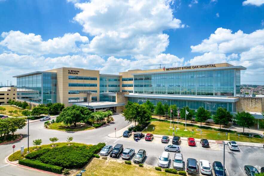 More Photos Of 1139 E Sonterra Blvd, San Antonio Hospital For Lease