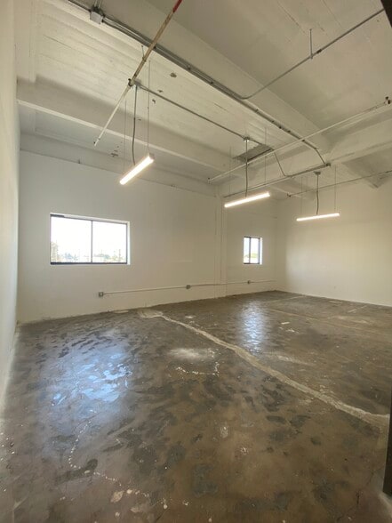 More Photos Of 901 E 31st St, Los Angeles Manufacturing For Lease
