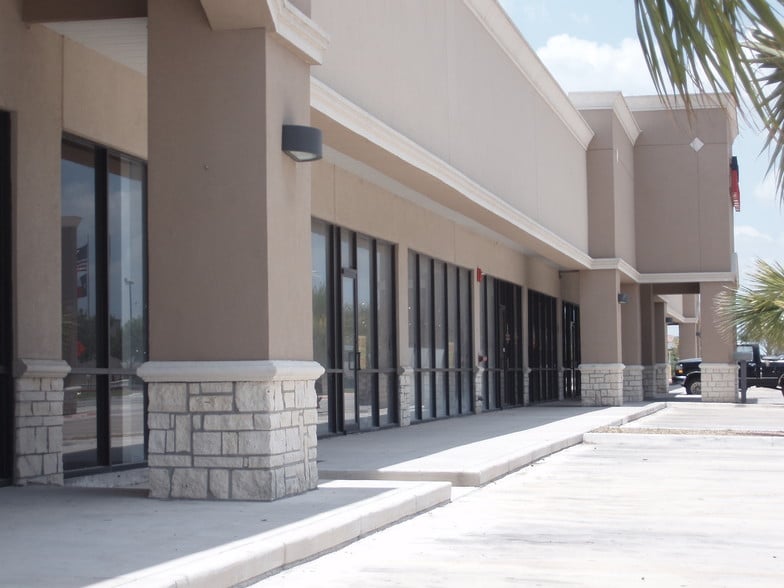 More Photos Of 568 Springmart Blvd, Brownsville Storefront For Lease