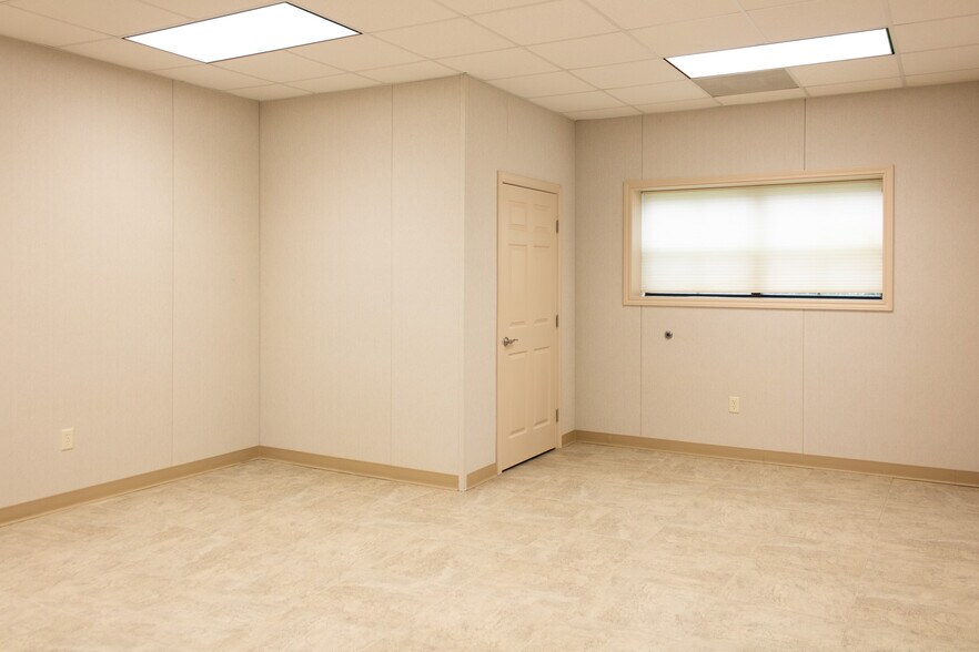 More Photos Of 2131 W Briargate Dr, Bryan Office For Sale