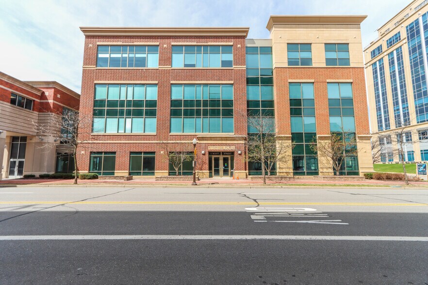 More Photos Of 11 Scott St, Wausau Office For Lease