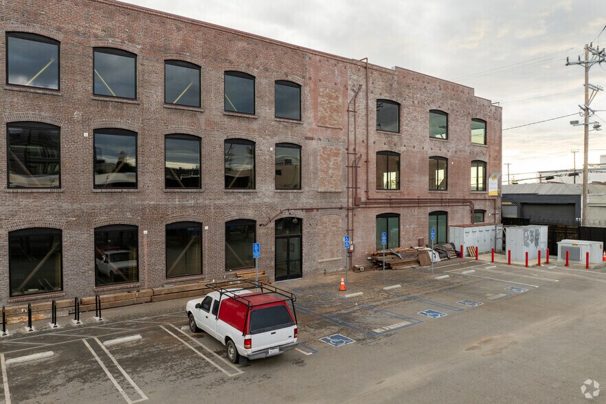 More Photos Of 440 Seaton St, Los Angeles Loft Creative Space For Sale