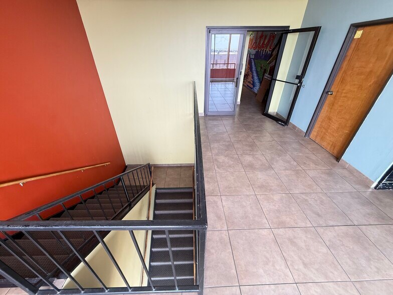 More Photos Of 1606 Headway Cir, Austin Light Manufacturing For Lease