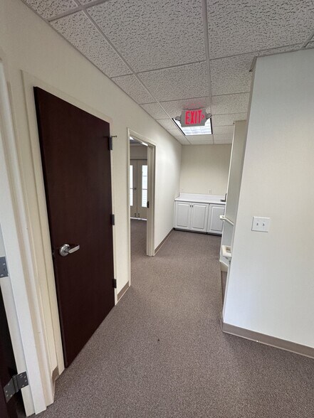 More Photos Of 809 Mt Vernon Rd, Raleigh Showroom For Lease