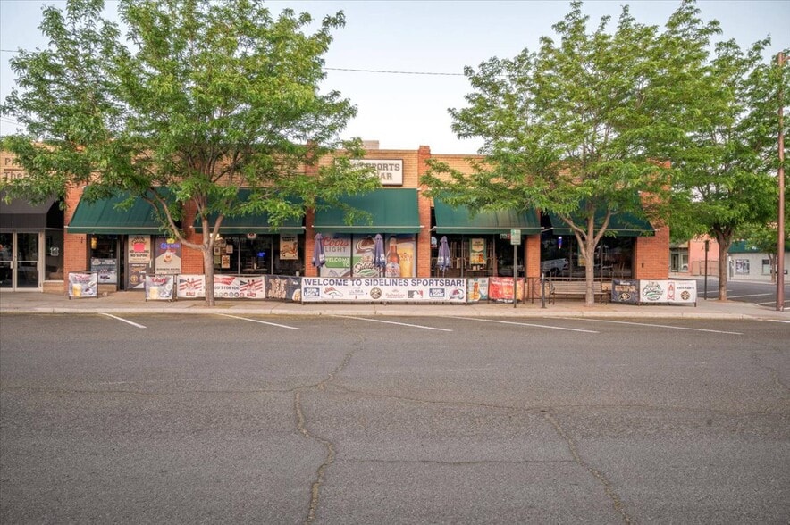 Primary Photo Of 430 N 1st St, Montrose General Retail For Sale