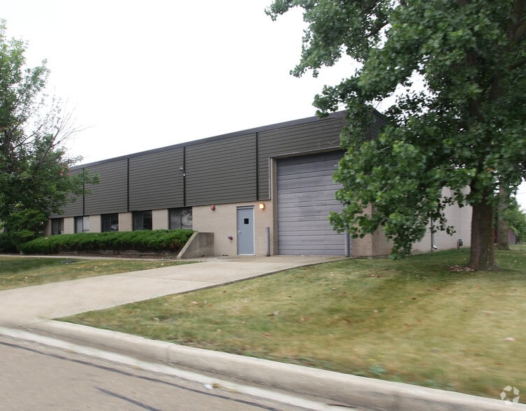 Primary Photo Of 1334 Enterprise Dr, Romeoville Warehouse For Lease