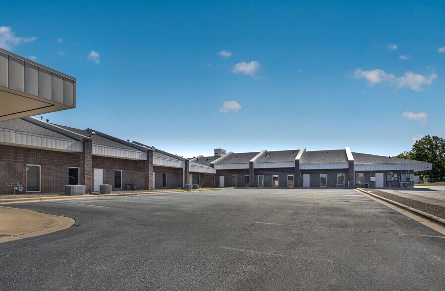 More Photos Of 500 18th St, Columbus Medical For Lease