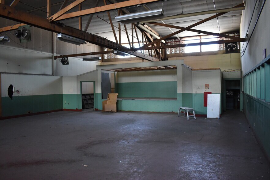 More Photos Of 884 W 2nd St, Ogden Warehouse For Lease
