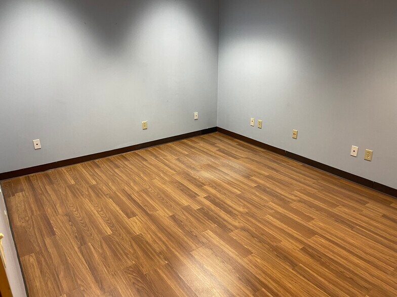 More Photos Of 1033 W College Ave, Appleton Medical For Lease