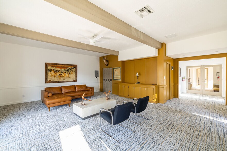 More Photos Of 3915 McKinney St, Houston Light Distribution For Sale