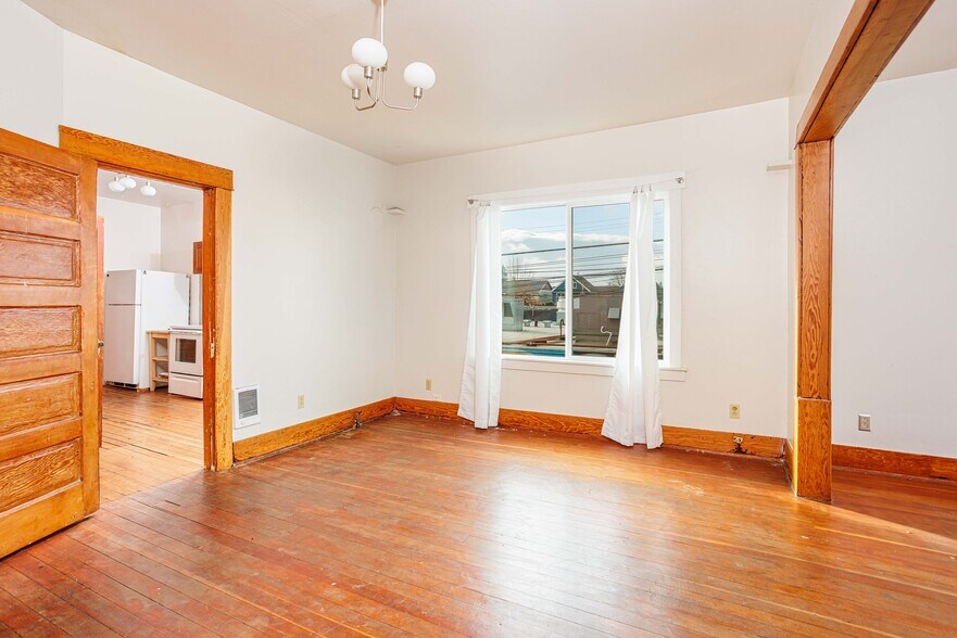 More Photos Of 2726 NE Alberta St, Portland Storefront Retail Residential For Lease