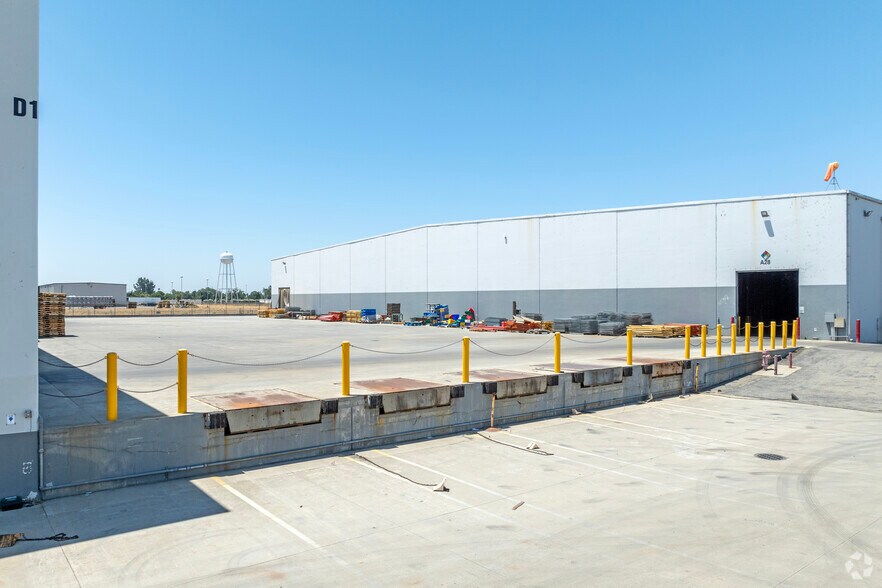 More Photos Of 3146 S Chestnut Ave, Fresno Warehouse For Lease