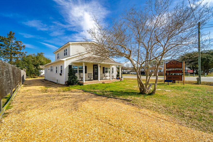 More Photos Of 1113 Lennoxville Rd, Beaufort Loft Creative Space For Sale