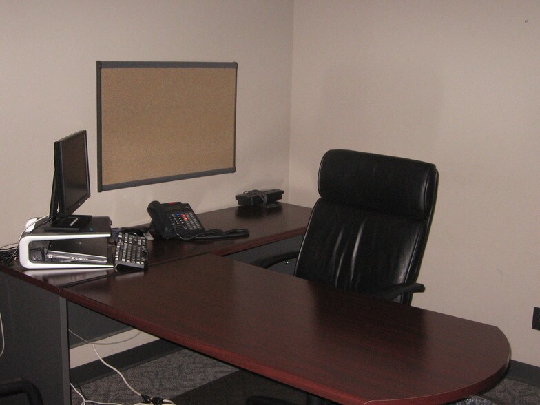 More Photos Of 4700 Tama St SE, Cedar Rapids Freestanding For Lease