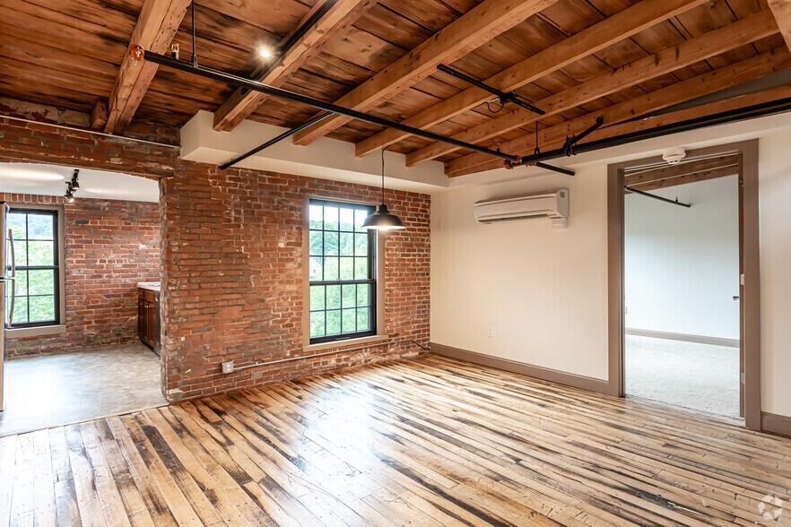 More Photos Of 58 Pomfret St, Putnam Apartments For Lease