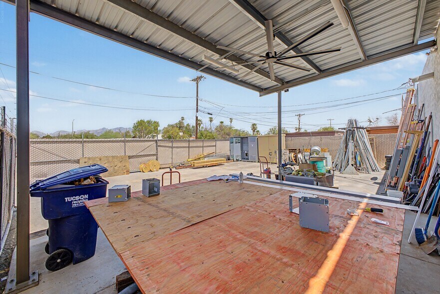 More Photos Of 2201 E 21st St, Tucson Warehouse For Lease