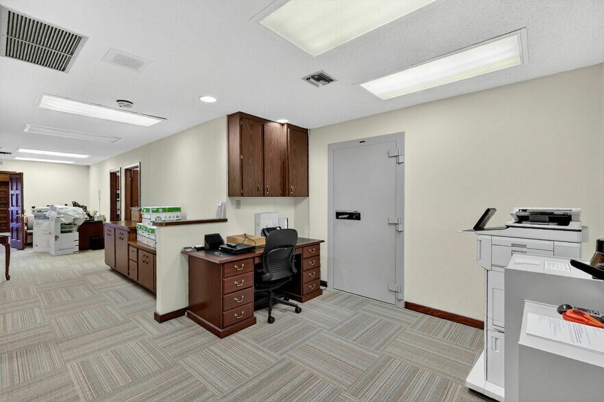 More Photos Of 1029 W Magnolia St, Leesburg Office For Sale