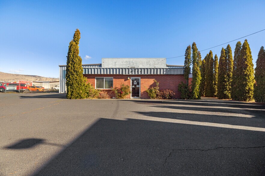 Primary Photo Of 3735 Washburn Way, Klamath Falls Warehouse For Lease