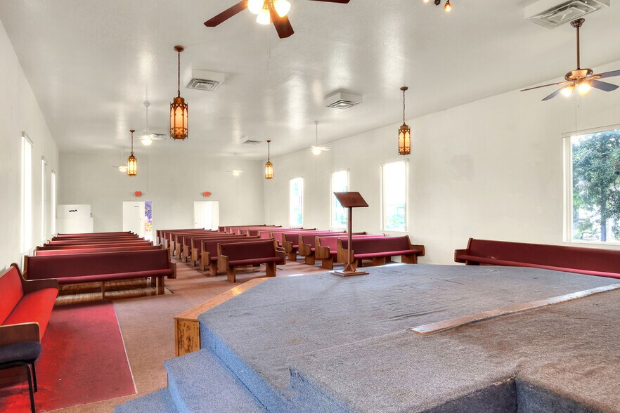 More Photos Of 1649 3rd St SW, Winter Haven Religious Facility For Lease