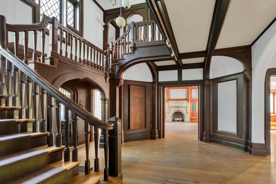 More Photos Of 51 Trumbull St, New Haven Office For Sale