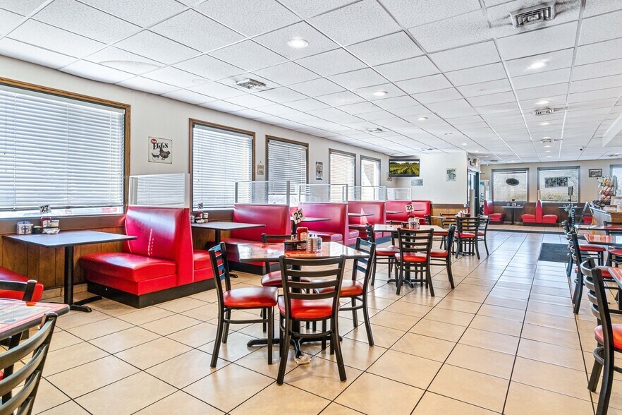 More Photos Of 214 E Pulaski Hwy, Elkton Restaurant For Sale