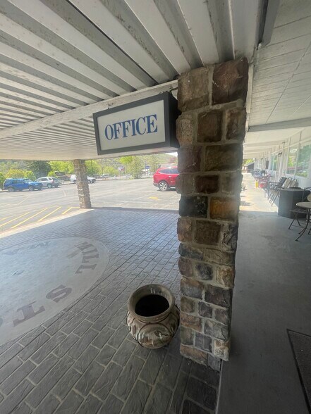 More Photos Of 11979 William Penn Hwy, Huntingdon Hotel For Sale