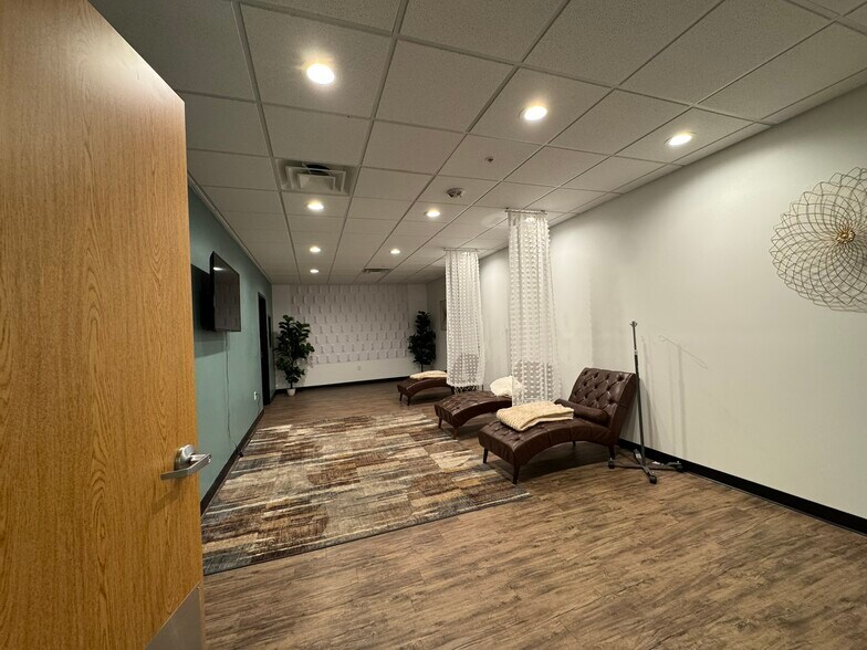 More Photos Of 1361 N Alma School Rd, Chandler Restaurant For Lease