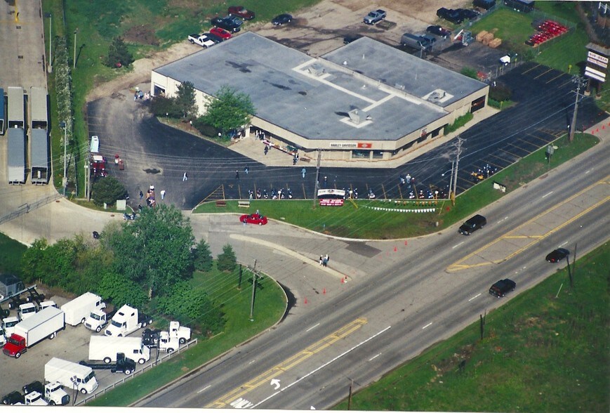 More Photos Of 2200 N Rand Rd, Palatine Freestanding For Sale